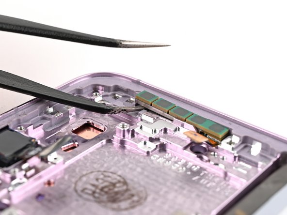 Samsung Galaxy S23 Plus Screen and Battery Assembly Replacement, Remove the upper 5G mmWave antenna: crwdns2935265:036crwdnd2935265:02crwdnd2935265:02crwdne2935265:0