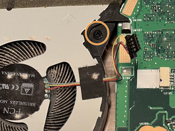 Asus M570D Mainboard tauschen, Befestigungsschraube des CPU-Kühlers lösen: Schritt 18, Bild 1 von 1