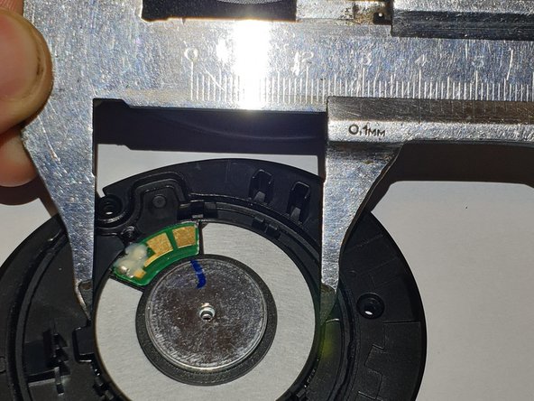 JBL Tune 700BT Teardown, right side - driver unit: crwdns2935265:04crwdnd2935265:03crwdnd2935265:03crwdne2935265:0