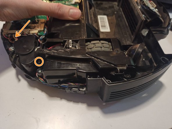 Ecovacs Deebot 920 Disassembly, Remove The Side Brushes: crwdns2935265:013crwdnd2935265:02crwdnd2935265:02crwdne2935265:0