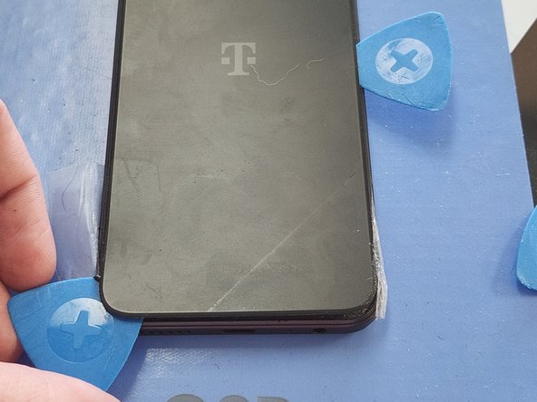 Revvl 6 Pro 5G Screen Replacement, Separate the Adhesive: crwdns2935265:03crwdnd2935265:03crwdnd2935265:03crwdne2935265:0