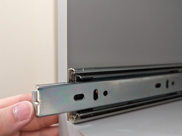 How to install Soft Close Richelieu Drawer slides: step 5, image 2 of 3