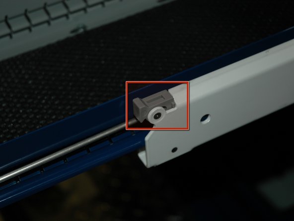 Installing Mercedes W166 RAV Tool Box: crwdns2935265:015crwdnd2935265:03crwdnd2935265:03crwdne2935265:0