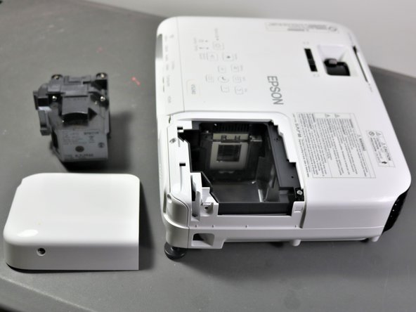Epson VS240 Bulb Replacement: crwdns2935265:05crwdnd2935265:02crwdnd2935265:02crwdne2935265:0