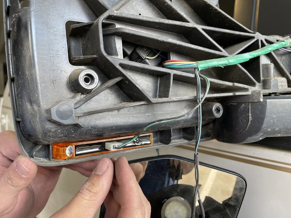 2009-2014 Ford F-150 Mirror blinker light Replacement, Connecting Wires to New Blinker Light: Schritt 8, Bild 2 von 2