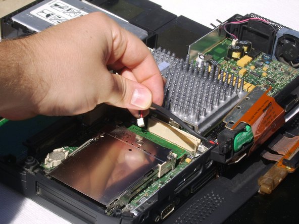 Disassembling the Compaq Armada 7800: crwdns2935265:022crwdnd2935265:02crwdnd2935265:03crwdne2935265:0