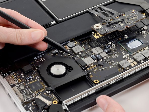 MacBook Pro 13" Retina Display Early 2013 MagSafe DC-In Board Replacement, Left Fan: crwdns2935265:018crwdnd2935265:02crwdnd2935265:02crwdne2935265:0