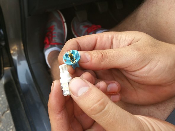 2011-2013 Scion tC Front Dome Light Replacement: crwdns2935265:04crwdnd2935265:02crwdnd2935265:02crwdne2935265:0