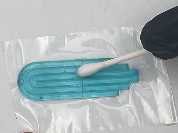 How to Repair a Resin Charm: crwdns2935265:05crwdnd2935265:02crwdnd2935265:02crwdne2935265:0