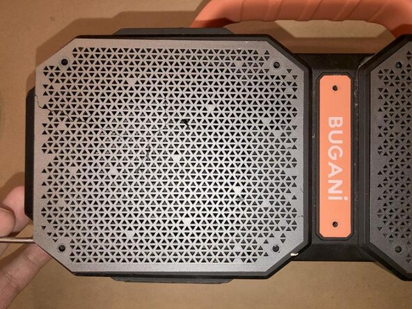 Bugani M83 wireless speaker Battery Replacement: adım 5, 3 resimden 1.