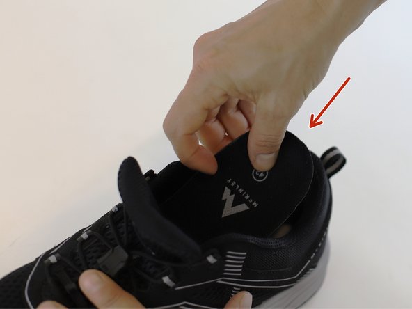 How to Repair a Damaged Heel Lining, Attach the patch to the heel: crwdns2935265:05crwdnd2935265:03crwdnd2935265:03crwdne2935265:0