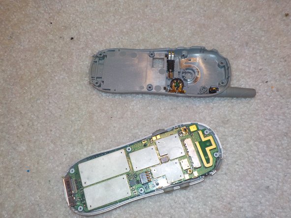 Motorola 120e Teardown, Seperate the back and front: crwdns2935265:03crwdnd2935265:02crwdnd2935265:02crwdne2935265:0