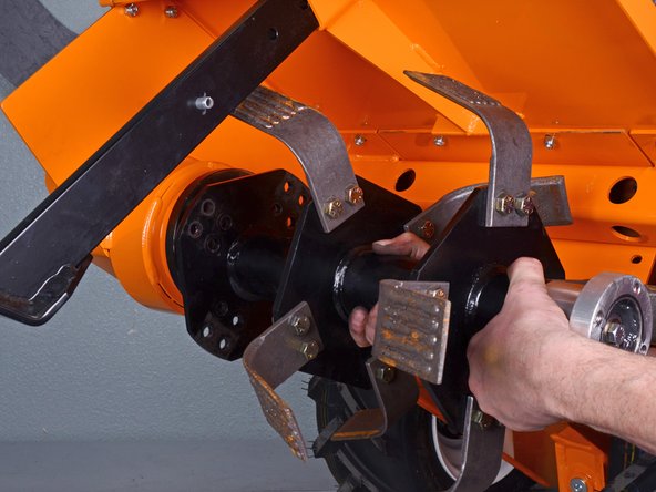 Barreto Tillers E1320HTRLR 2016 Tine Drive Motor Bearing Replacement, Remove the tine shaft: crwdns2935265:016crwdnd2935265:02crwdnd2935265:03crwdne2935265:0