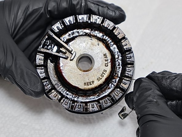 How to Fix a Gas Stove With Uneven Firing: crwdns2935265:02crwdnd2935265:02crwdnd2935265:02crwdne2935265:0