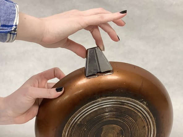 Repairing a Loose Pan Handle: crwdns2935265:07crwdnd2935265:02crwdnd2935265:02crwdne2935265:0