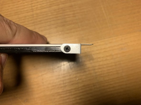 Acer Aspire ES1-512 Hard Drive Replacement, Rimozione piastra di fissaggio: crwdns2935265:07crwdnd2935265:02crwdnd2935265:03crwdne2935265:0