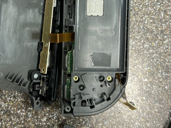 Right Joy-Con Teardown: crwdns2935265:08crwdnd2935265:02crwdnd2935265:02crwdne2935265:0