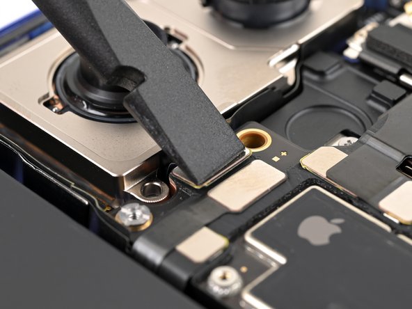 iPhone 16 Rear Camera Assembly Replacement, Connect the rear camera assembly: crwdns2935265:028crwdnd2935265:02crwdnd2935265:02crwdne2935265:0