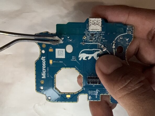 Xbox One Elite Controller (Model 1797) Bumper Assembly Replacement: step 8, image 2 of 3