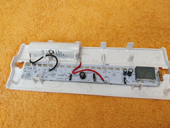 Reparación luminaria de emergencia AERLUX cambio condensador 1,2 uF: paso 2, imagen 2 de 3