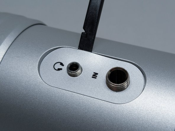 Samson G-Track Pro Teardown, Lifting Sticker: crwdns2935265:07crwdnd2935265:02crwdnd2935265:03crwdne2935265:0