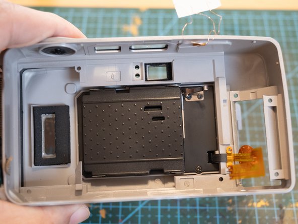 Yashica T5D Shutter Flex Cable Replacement: crwdns2935265:07crwdnd2935265:02crwdnd2935265:02crwdne2935265:0