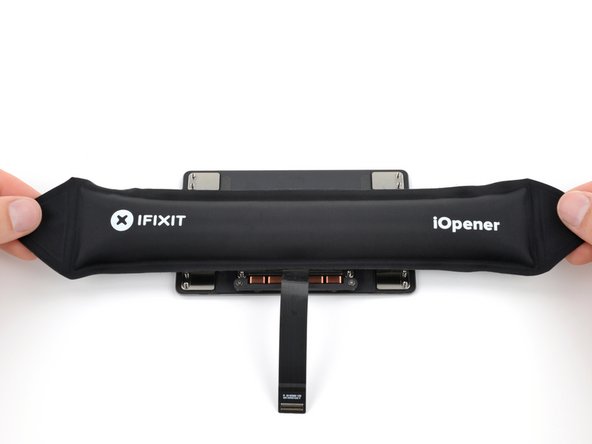 MacBook Pro 14" Late 2023 (M3) Trackpad Replacement, Soften the trackpad cable adhesive: crwdns2935265:026crwdnd2935265:02crwdnd2935265:02crwdne2935265:0