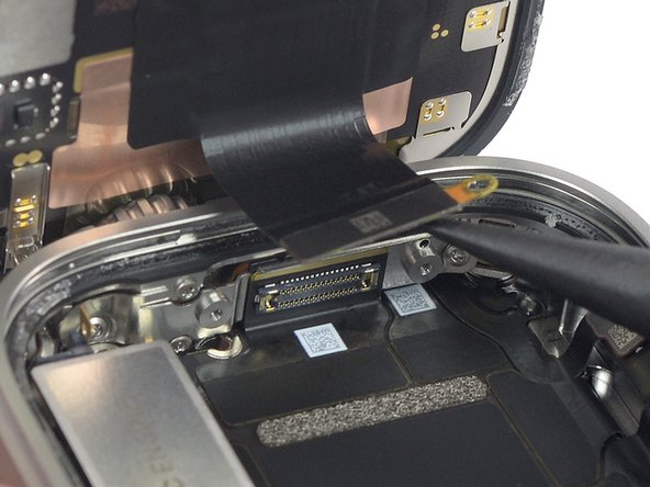 Apple Watch Ultra Screen Replacement, Disconnect the display cable: crwdns2935265:022crwdnd2935265:02crwdnd2935265:02crwdne2935265:0