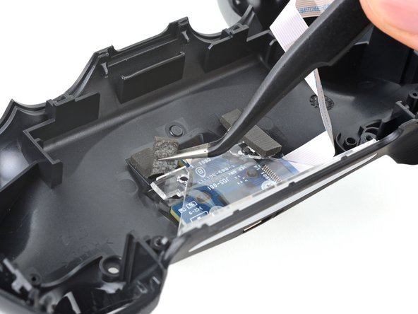 DualShock 4 Ribbon Cable Replacement, Peel the foam pads: crwdns2935265:015crwdnd2935265:02crwdnd2935265:03crwdne2935265:0