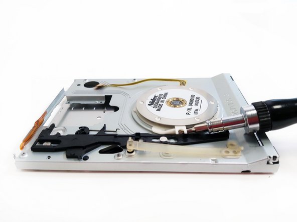 Iomega ZIP 250 MB External USB Teardown, That Ejector Arm: crwdns2935265:06crwdnd2935265:02crwdnd2935265:02crwdne2935265:0