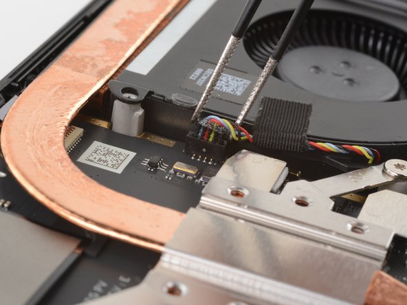 Steam Deck OLED Fan Replacement, Disconnect the fan: crwdns2935265:015crwdnd2935265:02crwdnd2935265:03crwdne2935265:0