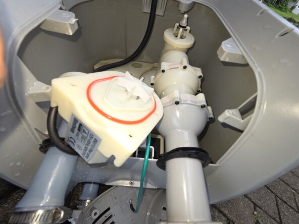 Bestway pool heater, Opening the pump: step 1, image 1 of 3