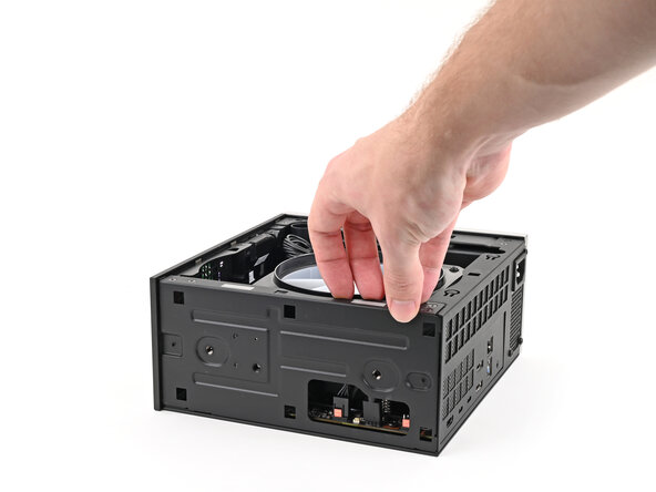 Framework Desktop CPU Fan Replacement, Lay down the Desktop: crwdns2935265:08crwdnd2935265:02crwdnd2935265:02crwdne2935265:0