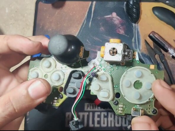 Logitech Gamepad F310 Cable Replacement: crwdns2935265:05crwdnd2935265:03crwdnd2935265:03crwdne2935265:0