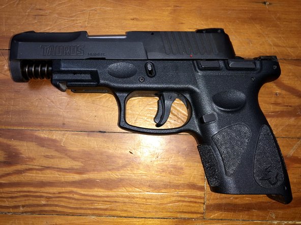 Taurus G2C Field Strip Disassembly, Separating the slide and the grip: crwdns2935265:03crwdnd2935265:02crwdnd2935265:03crwdne2935265:0