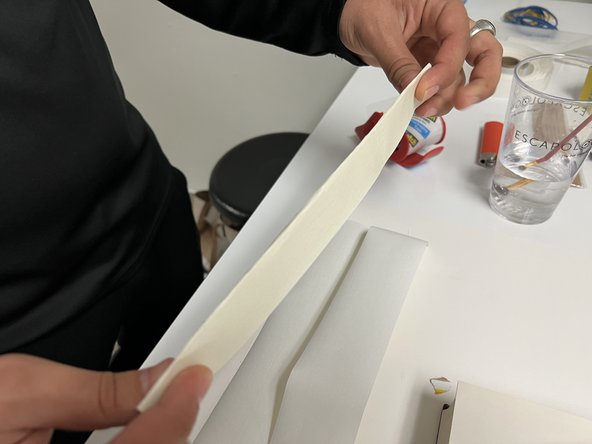 How to Reattach a Cover to a Hardcover Book: passo 4, immagine 3 di 3