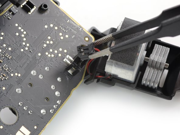 Google Stadia Controller Vibration Motors Replacement, Disconnect the left vibration motor: passo 30, imagem 2 %32