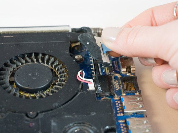 Samsung NP700Z5AH Fan Replacement: crwdns2935265:08crwdnd2935265:02crwdnd2935265:02crwdne2935265:0