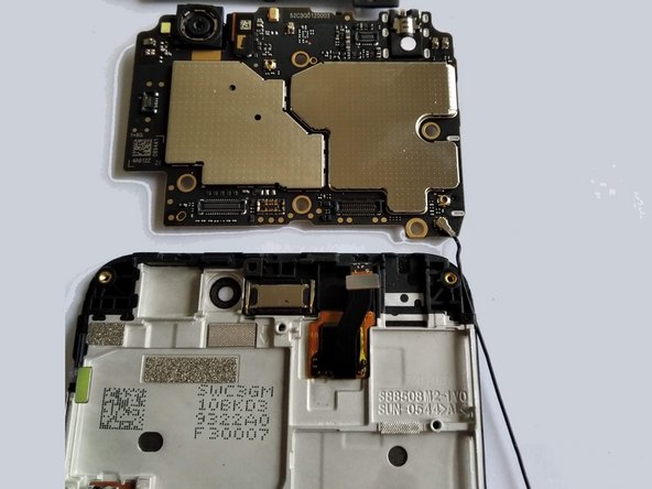 Xiaomi Redmi Go Screen and Battery Replacement, Remove the Motherboard: crwdns2935265:09crwdnd2935265:02crwdnd2935265:02crwdne2935265:0