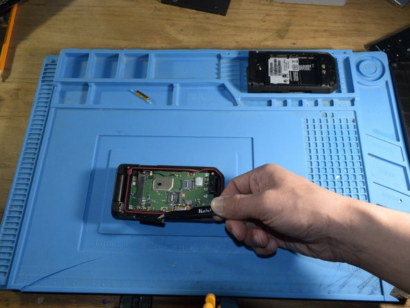 CAT S22 Teardown, removing small parts: crwdns2935265:06crwdnd2935265:02crwdnd2935265:03crwdne2935265:0