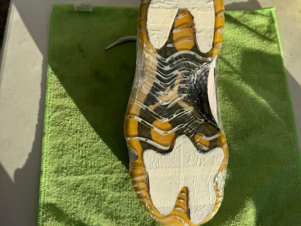 How to Restore Icy Soles on Jordan 11's: crwdns2935265:07crwdnd2935265:02crwdnd2935265:02crwdne2935265:0