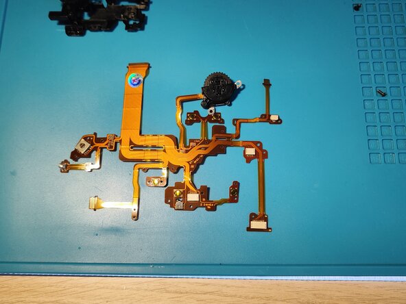 Sony A7 II Top Flex Cable replacement, Attaching the scroll wheel to the new Top Flex Cable: crwdns2935265:030crwdnd2935265:03crwdnd2935265:03crwdne2935265:0