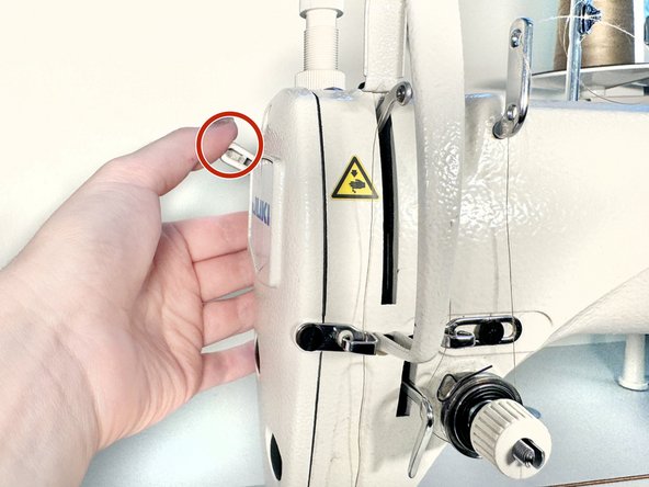 Juki DDL-8700 Needle Replacement: 手順 2、 3の画像 1