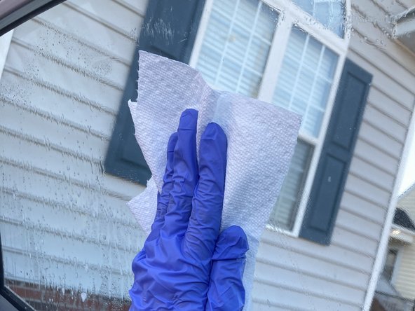 Removing Aftermarket Vehicle Window Tinting: crwdns2935265:08crwdnd2935265:02crwdnd2935265:02crwdne2935265:0