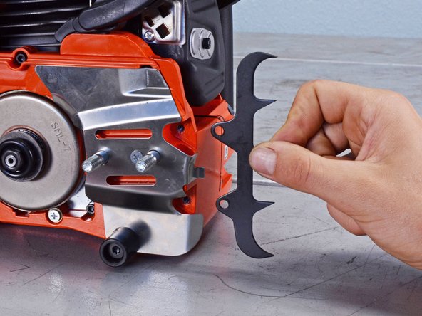 Echo Chain Saw CS4910 2020 Oiler System Replacement, Remove the bumper spike: crwdns2935265:011crwdnd2935265:02crwdnd2935265:02crwdne2935265:0