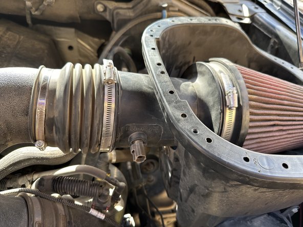 2020 Ford F150 3.5L Cold Air Intake Replacement: Schritt 7, Bild 3 von 3