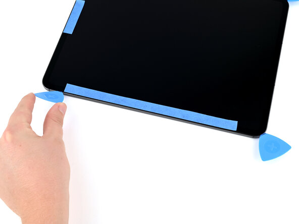 iPad Pro 13" Lock Button Replacement, Slice the bottom edge adhesive: 步骤 14 中的图像 3，3