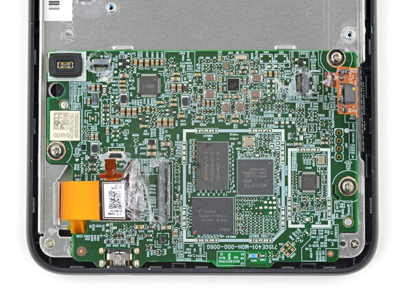 Kobo Clara BW (P365) Screen Replacement, Unscrew the motherboard: crwdns2935265:020crwdnd2935265:02crwdnd2935265:02crwdne2935265:0