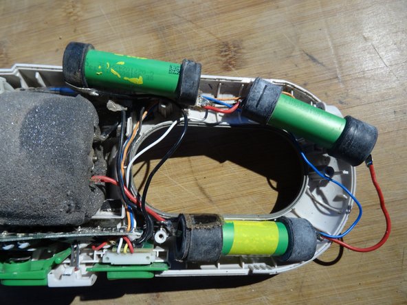 Replacing Philips FC 6148 handheld vacuum cleaner batteries: crwdns2935265:05crwdnd2935265:02crwdnd2935265:03crwdne2935265:0