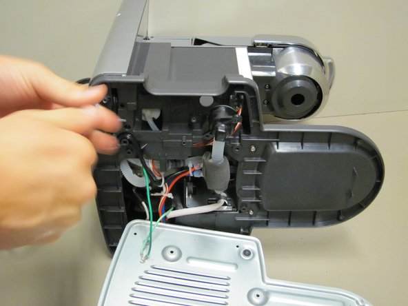 Breville BKC600XL On/Off Switch Replacement, Bottom Cover #2: crwdns2935265:03crwdnd2935265:02crwdnd2935265:02crwdne2935265:0